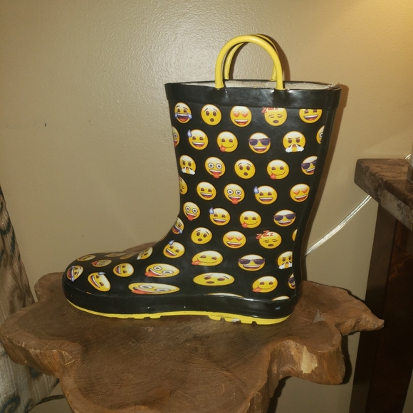 Emoji 😀 Rainboots - Picture 4 of 7